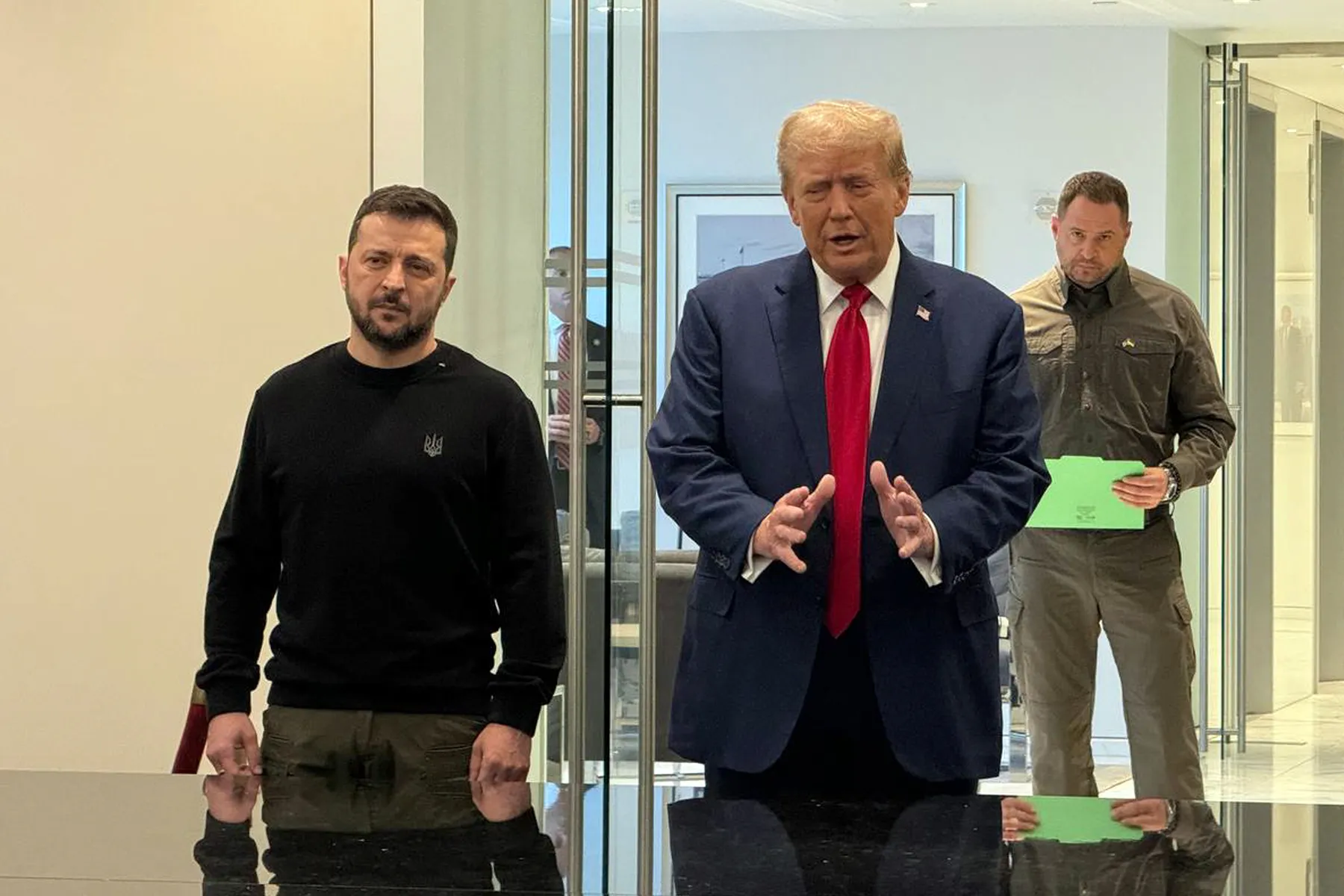 Presidente Zelensky falando sobre a guerra na Ucrânia em entrevista, expressando sua confiança de que a guerra terminará mais cedo sob o governo Trump