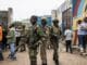 Rebeldes do M23 ficam de guarda durante uma reunião organizada pelo M23 no Stade de l'Unité, após a cidade de Goma ser tomada pelos rebeldes do M23, em Goma, República Democrática do Congo, 6 de fevereiro de 2025. REUTERS/Arlette Bashizi/Foto de arquivo.