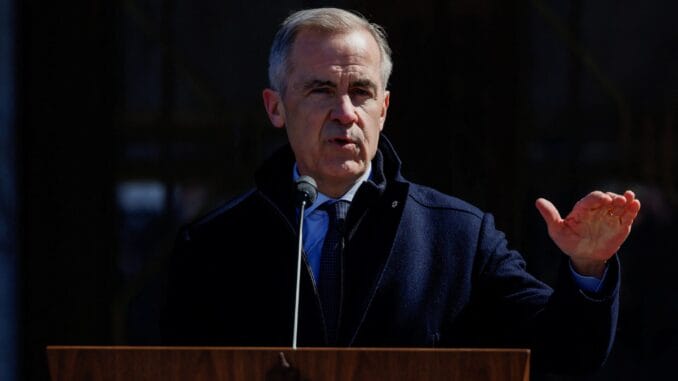 O primeiro-ministro do Canadá, Mark Carney, anuncia uma eleição federal, após reunião com a Governadora Geral Mary Simon para dissolver o parlamento, em Ottawa, Ontário, Canadá, 23 de março de 2025. REUTERS/Blair Gable