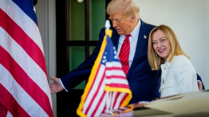 Donald Trump e Giorgia Meloni durante reunião na Casa Branca, discutindo possível acordo comercial entre EUA e União Europeia.