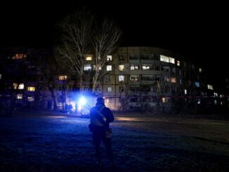 Vista de uma área residencial após um ataque de míssil russo em Kryvyi Rih, Ucrânia, em 4 de abril de 2025. Foto: REUTERS/Violeta Santos Moura