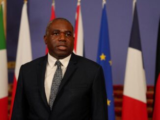 David Lammy fala à imprensa durante conferência sobre a Ucrânia e segurança europeia em Londres, 12 de maio de 2025.
