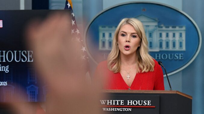 Karoline Leavitt durante coletiva de imprensa na Casa Branca, em Washington, 29 de maio de 2025.