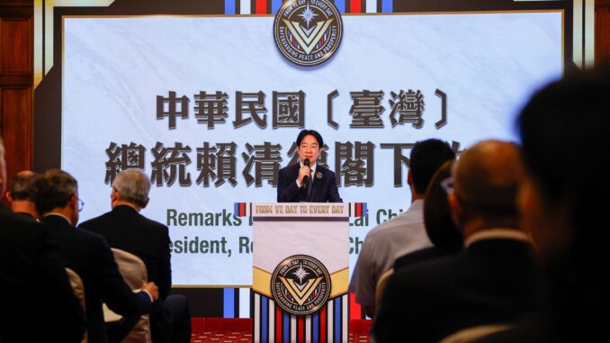 Presidente de Taiwan, Lai Ching-te, faz discurso no aniversário do fim da II Guerra Mundial em Taipei, em 8 de maio de 2025.