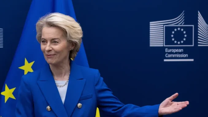 Ursula von der Leyen, presidente da Comissão Europeia, expressa apoio aos juízes do Tribunal Penal Internacional sancionados pelos EUA