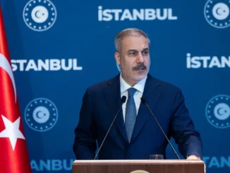 Hakan Fidan em coletiva de imprensa em Istambul sobre ações da Turquia contra Israel no contexto do Hague Group