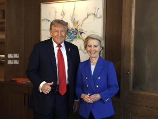 Presidente Donald Trump e presidente da Comissão Europeia Ursula von der Leyen juntos durante o Fórum Econômico Mundial em Davos, 2025