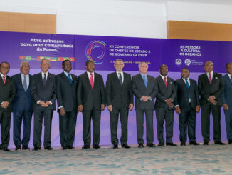 Representantes de países da CPLP posam juntos durante a XII Conferência de Chefes de Estado e de Governo em Ilha do Sal, Cabo Verde.
