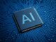 Chip de computador com a inscrição "AI" em um circuito eletrônico azul.