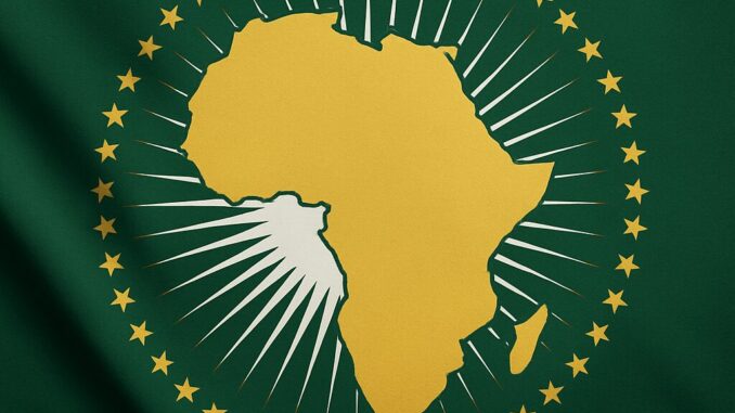 Mapa dourado da África cercado por raios brancos e uma coroa de estrelas douradas sobre fundo verde, símbolo da União Africana.
