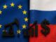 Bandeiras da União Europeia e Rússia com ícones de petróleo, gráfico em alta e símbolo de dólar, representando impacto econômico e energético das sanções russas.