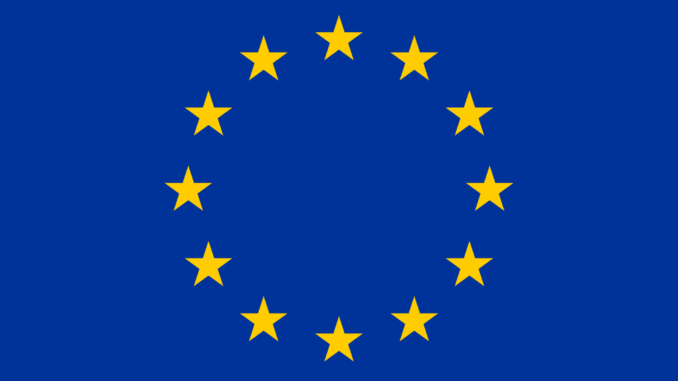 Bandeira da União Europeia representando a busca por soberania digital.