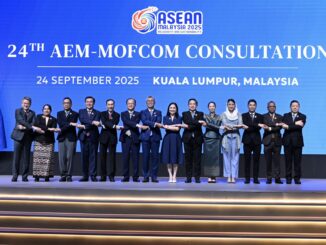 Secretário-Geral da ASEAN, Dr. Kao Kim Hourn, participando da 24ª Consulta AEM-MOFCOM em Kuala Lumpur, discutindo a atualização do Protocolo ACFTA 3.0 e cooperação econômica ASEAN-China em 24 de setembro de 2025.