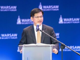 Ministro das Relações Exteriores de Taiwan discursa no Fórum de Segurança de Varsóvia sobre parceria com a Europa em semicondutores e democracia.