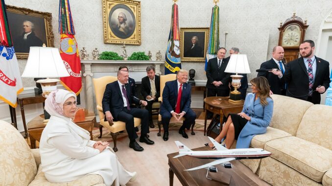 Donald Trump e Melania Trump com Recep Erdoğan e Emine Erdoğan na Casa Branca, 2019.