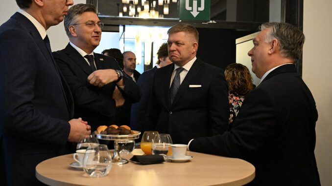 Viktor Orbán, Robert Fico, Aleksandar Vučić e Andrej Plenković reunidos em cúpula europeia em 2024