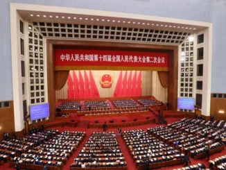 Líderes do Partido Comunista Chinês reunidos em plenária para discutir o 15º Plano Quinquenal