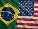 Bandeiras do Brasil e dos Estados Unidos lado a lado, representando relações diplomáticas entre os dois países.