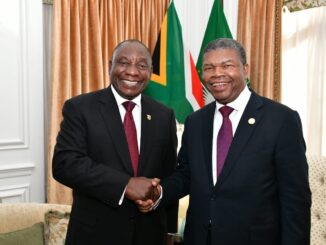 O presidente de Angola, João Lourenço, participa ao lado do presidente da África do Sul, Cyril Ramaphosa, no acto de investidura de 26 de maio de 2019.