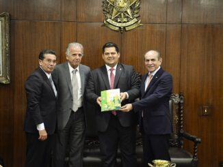 Ministro da Defesa José Múcio Monteiro em cerimônia com o presidente do Senado, Davi Alcolumbre, no Palácio do Congresso, Brasília.