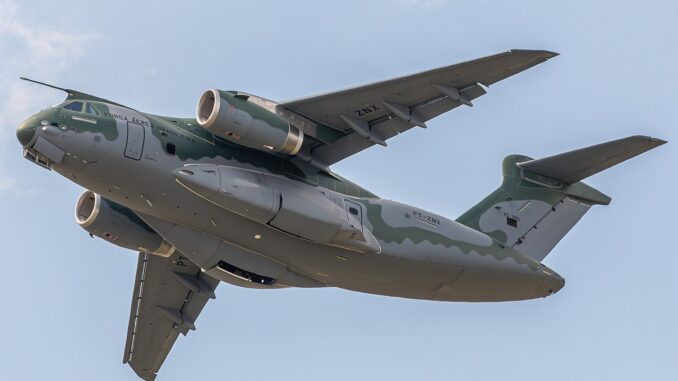 KC-390 Millennium da Embraer em voo no Paris Air Show 2019