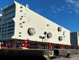 Caixas frias sendo instaladas no Trem 1 do Projeto de Liquefação Estágio 3 de Corpus Christi, transformando gás natural em GNL.