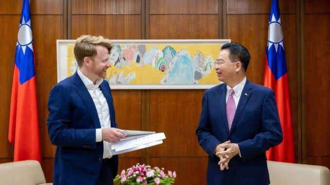 Joseph Wu discute cooperação Taiwan–Austrália em segurança regional e desafios no Indo-Pacífico.