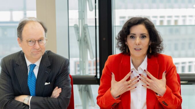 Primeiro encontro construtivo entre representante da UE e chefe do UNOPS, discutindo iniciativas humanitárias e crises geopolíticas.