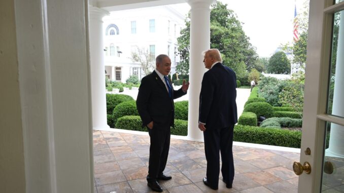 Presidente Donald Trump e primeiro-ministro Benjamin Netanyahu durante coletiva de imprensa na Casa Branca em 29 de setembro de 2025.