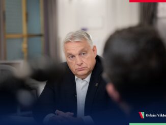 Primeiro-ministro húngaro Viktor Orbán durante reunião em Copenhague em 2 de outubro de 2025, discutindo propostas militares da União Europeia.