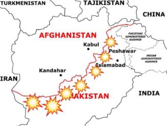 Mapa indicando sete locais de ataques do Talibã afegão contra o Paquistão, com explosões marcadas na fronteira entre os dois países.