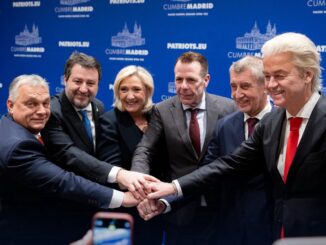 Líderes de partidos de direita europeus posando juntos em evento político na Cumbre Madrid, 4 de outubro de 2025.
