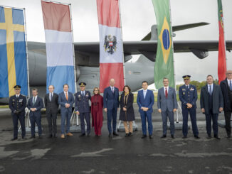 Aeronave Embraer C-390 Millennium em destaque; Suécia anuncia compra de quatro unidades com opção para mais sete em acordo europeu conjunto.