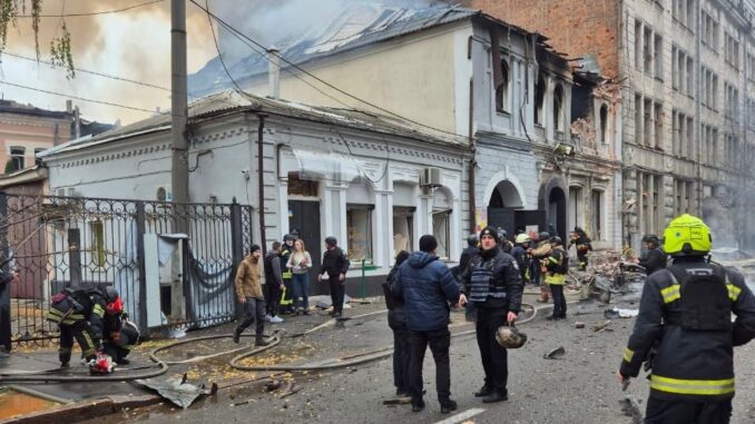Ataque de drone russo atinge jardim de infância em Kharkiv, deixando uma vítima fatal