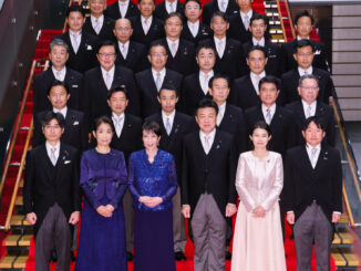 Primeira-Ministra Sanae Takaichi e os Ministros de Estado do seu gabinete posam para foto oficial após a nomeação em 22 de outubro de 2025 no Palácio Imperial do Japão.