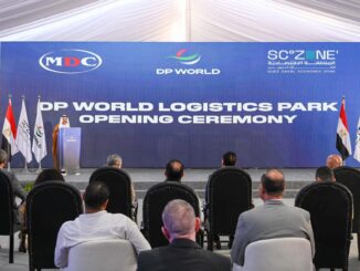 Cerimônia de inauguração do Parque Logístico Sokhna do DP World no Egito, com presença do Primeiro Ministro e do CEO do grupo, destacando infraestrutura e logística integrada.