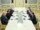 Presidente ucraniano Volodymyr Zelensky em reunião com o Ministro das Relações Exteriores dos Países Baixos sobre ajuda energética à Ucrânia.