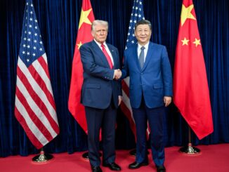 O presidente dos Estados Unidos, Donald Trump, aperta a mão do líder chinês, Xi Jinping, durante reunião em Busan, Coreia do Sul, em 30 de outubro de 2025.