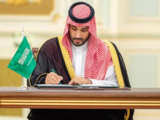 O Príncipe Herdeiro Mohammed bin Salman da Arábia Saudita assina acordos estratégicos com o Presidente Donald Trump, fortalecendo a parceria entre os dois países.