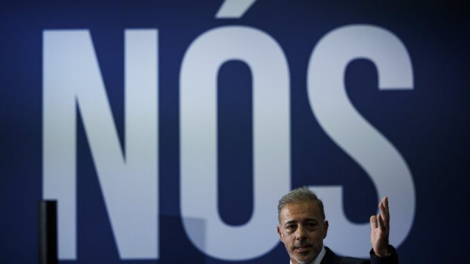 Pedro Duarte discursando para apoiadores em evento de campanha do PSD no Porto em 18 de junho de 2025