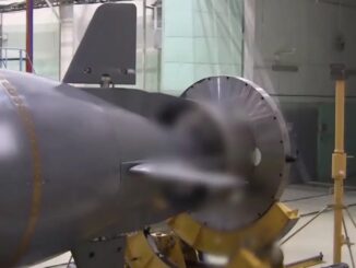 Torpedo nuclear russo Poseidon (Status-6) exibido em imagem oficial, mostrando detalhes de sua estrutura e design.