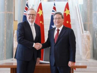 Li Qiang e o primeiro-ministro australiano Anthony Albanese durante o 9º Encontro Anual de Líderes China-Austrália.