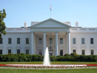 Fachada principal da Casa Branca em Washington, residência oficial e local de trabalho do presidente dos Estados Unidos