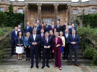 Foto oficial dos participantes da reunião ministerial do Processo de Berlim, realizada em 9 de outubro de 2025, em Belfast. Foto: Ministério das Relações Exteriores da Sérvia.