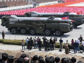 Imagem do míssil balístico Hwasong‑7 (Nodong‑1) da Coreia do Norte, mostrando sua estrutura e capacidade de médio alcance.