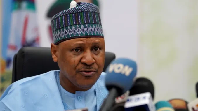 Mohammed Idris Malagi, ministro da Informação da Nigéria, durante coletiva de imprensa