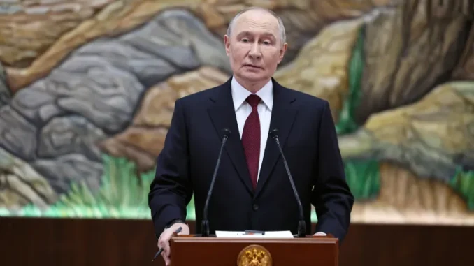 O presidente russo Vladimir Putin fala em coletiva de imprensa após a cúpula da Organização do Tratado de Segurança Coletiva em Bishkek, Quirguistão, em 27 de novembro de 2025
