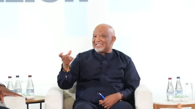 Mcebisi Jonas em debate econômico em Joanesburgo, África do Sul