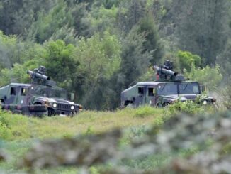 Humvees taiwaneses disparam mísseis guiados por fio em exercício militar em Pingtung, sul de Taiwan, 7 de setembro de 2022.