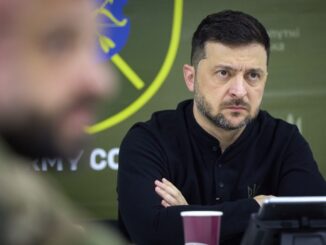 Volodymyr Zelensky participa de reunião de segurança com líderes militares em Zaporizhzhia, 13 de novembro de 2025.
